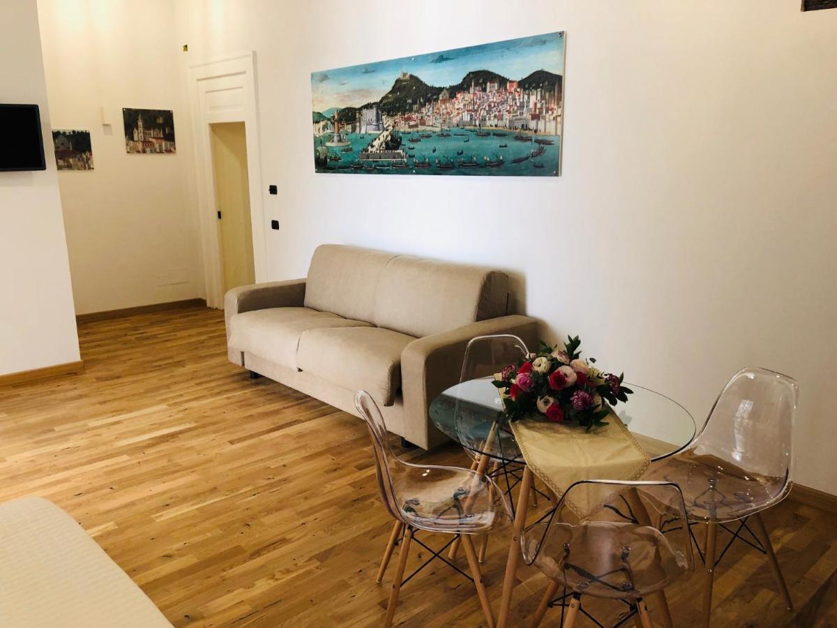 נאפולי Domus Studio 25 Bed & Breakfast מראה חיצוני תמונה
