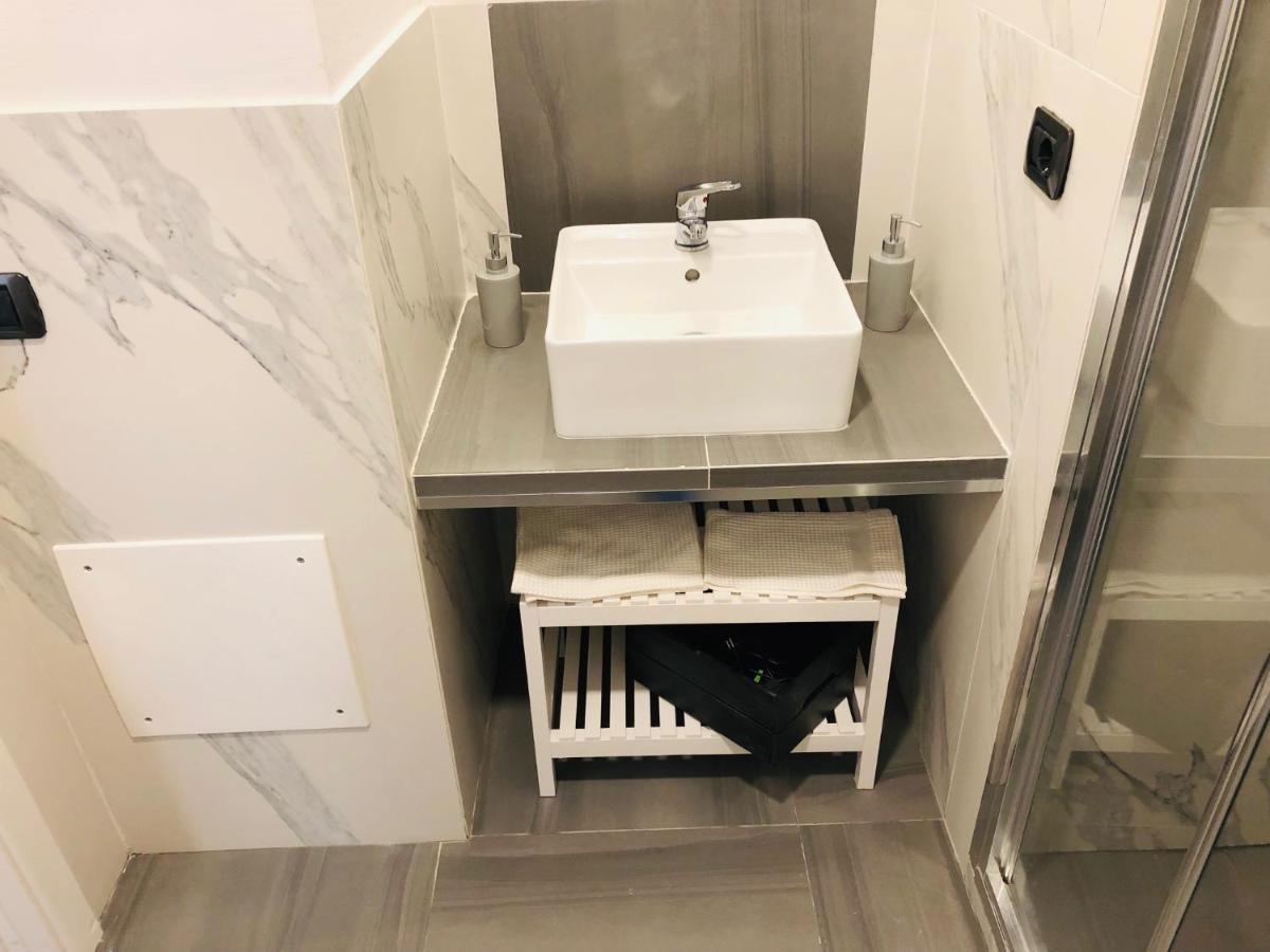 נאפולי Domus Studio 25 Bed & Breakfast מראה חיצוני תמונה