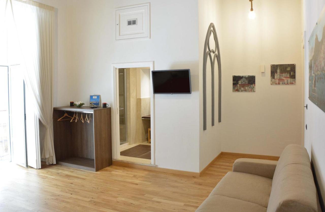 נאפולי Domus Studio 25 Bed & Breakfast מראה חיצוני תמונה